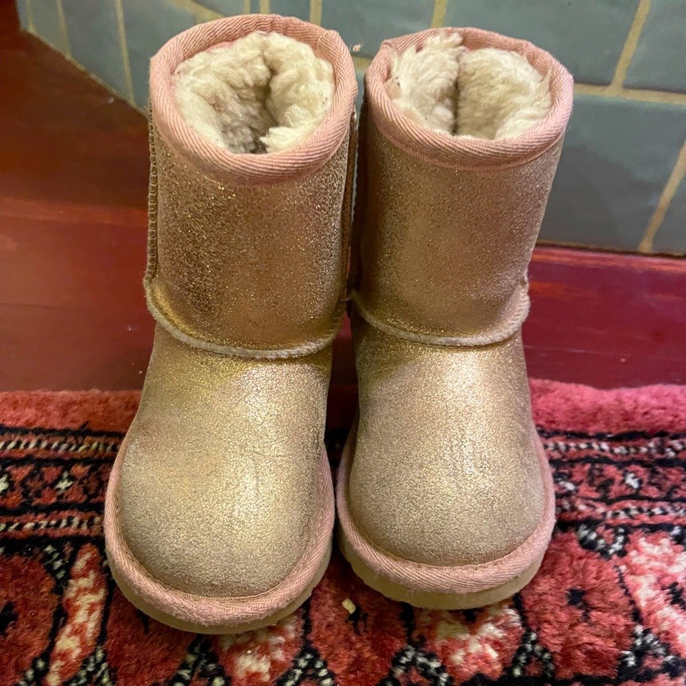 Ugg boots toddler size 7- Used fair condition